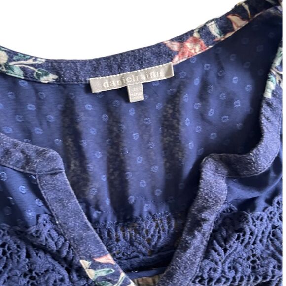 Daniel Rainn Taravel crochet detail knit floral top - Picture 4 of 8